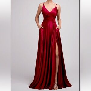 🔥Red Hot Fiesta Fashions Stunning Slit Leg‎ Pleated V Neck Dress With Pockets